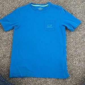 Kids Vineyard Vines Royal Blue T-Shirt with green whale on pocket and on back. M